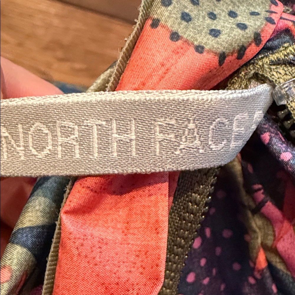 The North Face Girls Stowaway Windbreaker Jacket L 14/16 Pink Floral - Picture 16 of 16